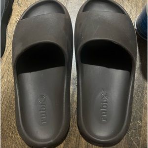 RUBI SLIDES. SIZE WOMENS 7